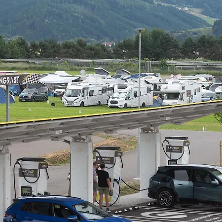 Ring Rast مكان تخييم *